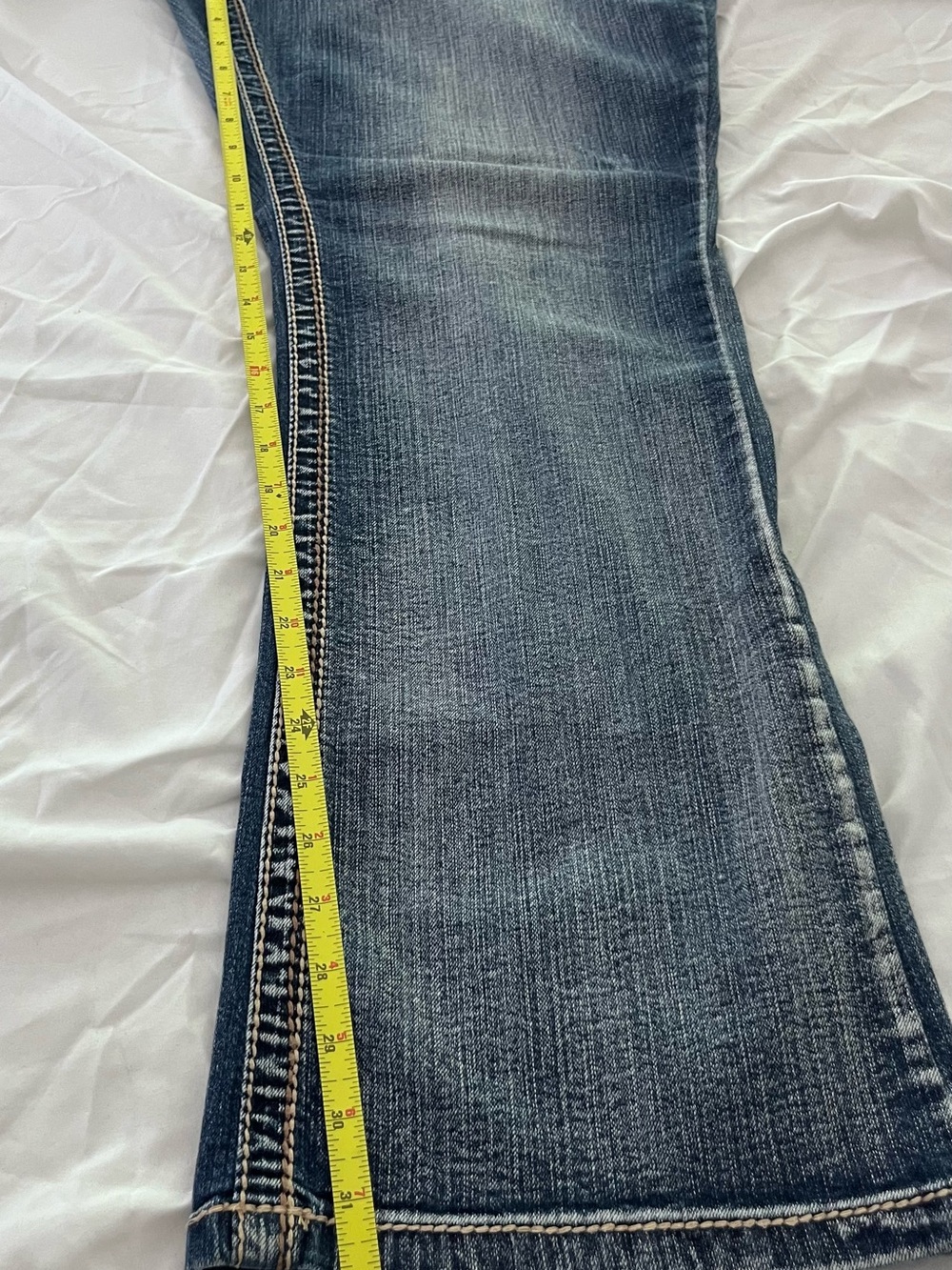 Ariya  Women’s Dark Wash Bootcut Jean Blue with whiskering contrast stitching 3X - Picture 12 of 13